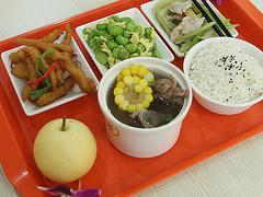 閩侯縣福香源餐飲管理 提供正規(guī)一流的學校食堂承包服務